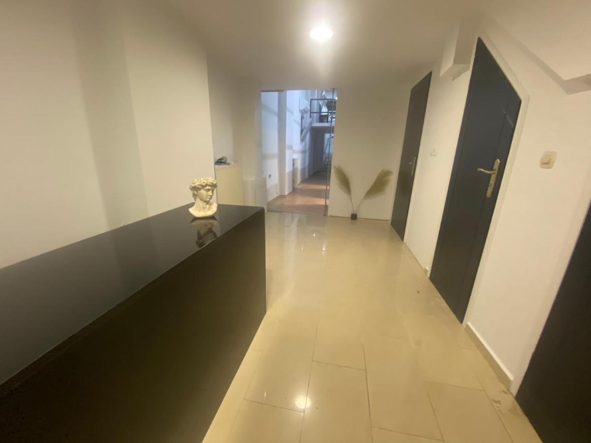 Le.Chris Central Dorms Otel Resmo Dış mekan fotoğraf